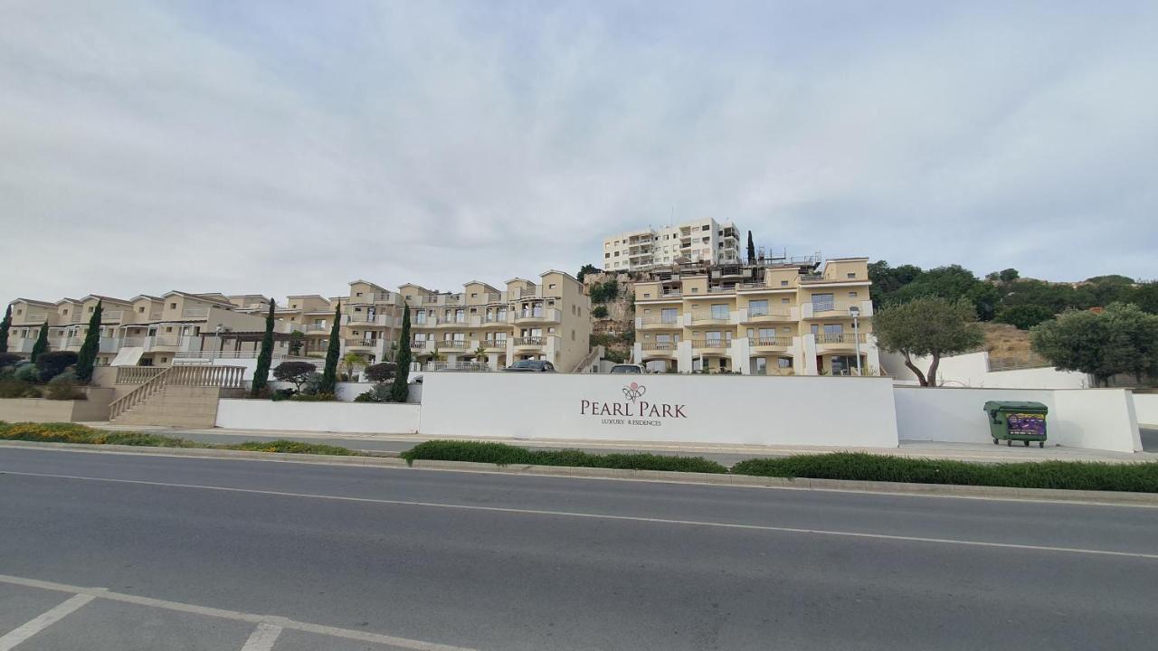 Apartment Pearl Park Residence Paphos Exteriör bild